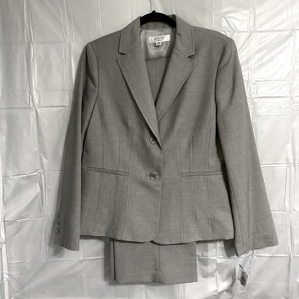 Kasper women’s suit w/jacket size 18 &pants size14